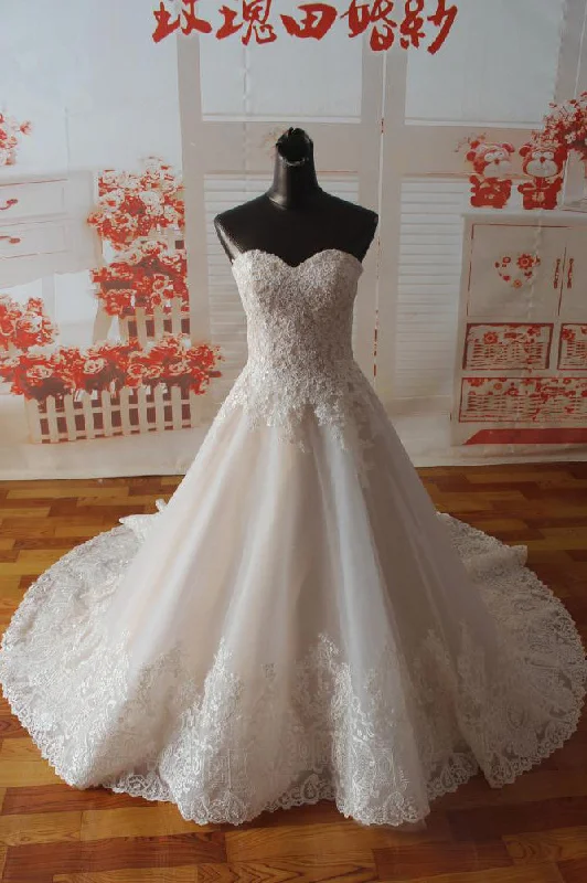 Gorgeous Sweetheart Tulle Wedding Dresses with Lace Appliques Strapless Bridal Dresses N1165