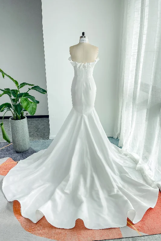 Trumpet-Mermaid Court Train Taffeta Wedding Dress CW3131